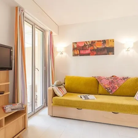 Pierre Et Résidence Amandine Hotel 3*